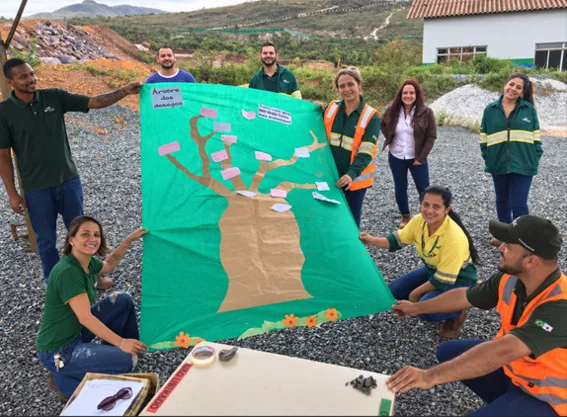 Roberta Zago durante apresentação sobre território, sociedade e meio ambiente